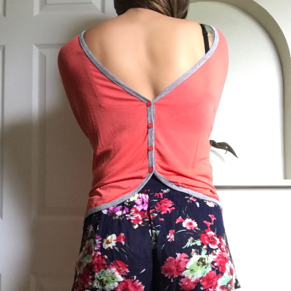 Cute Flowy Open Back 3/4 Sleeve Top - Picture 2 of 3